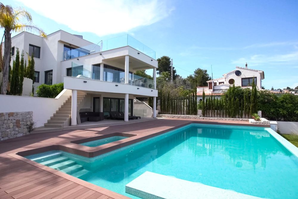 Inground vs. Above Ground Pools